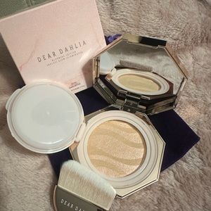 Dear Dahlia Illuminating Powder